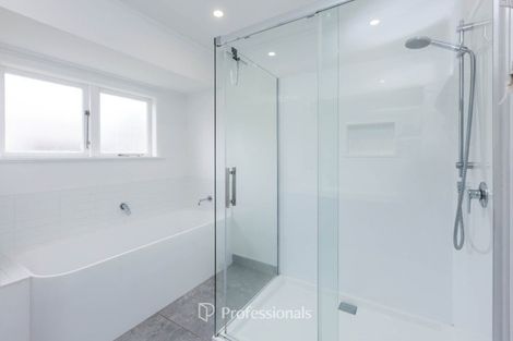 Photo of property in 35 Whirinaki Crescent, Heretaunga, Upper Hutt, 5018