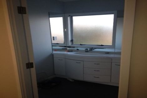 Photo of property in 35 Barbados Drive, Unsworth Heights, Auckland, 0632