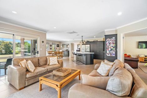 Photo of property in 1 Catherin Servant Close, Maunu, Whangarei, 0110