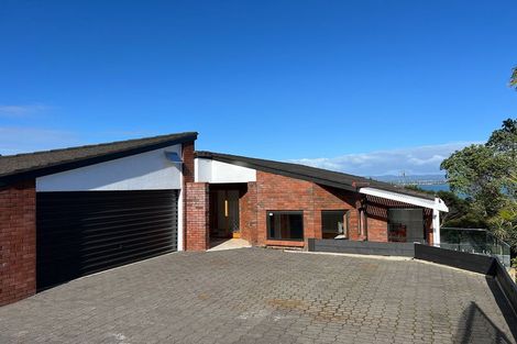 Photo of property in 9 Poaka Place, Beach Haven, Auckland, 0626