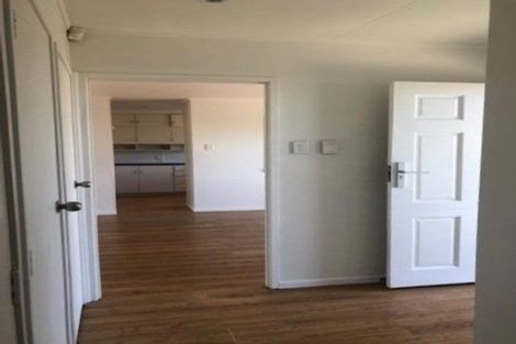 Photo of property in 1/84 Greenslade Crescent, Northcote, Auckland, 0627