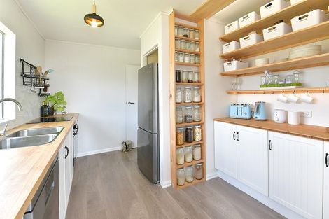 Photo of property in 129 Awaroa Road, Helensville, 0800