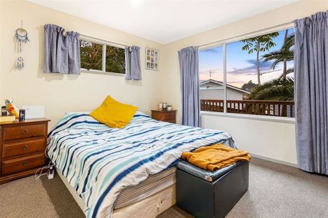 Photo of property in 10 Yule Place, Massey, Auckland, 0614