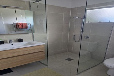 Photo of property in 102 Howard Road, Orere Point, Papakura, 2585