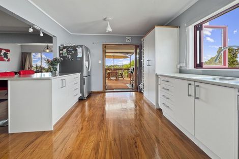 Photo of property in 12 Frank Place, Hillpark, Auckland, 2102