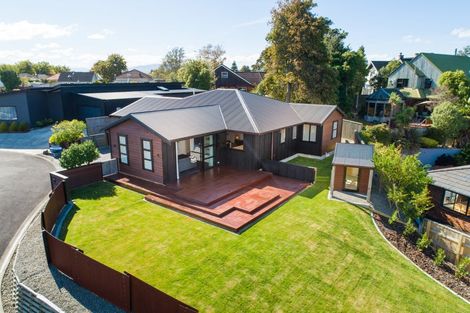 Photo of property in 2 Waimarama Court, Roslyn, Palmerston North, 4414