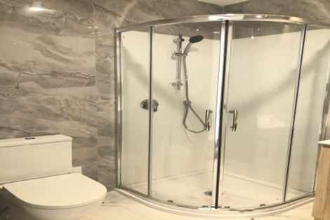 Photo of property in 3/21 Akoranga Drive, Northcote, Auckland, 0627