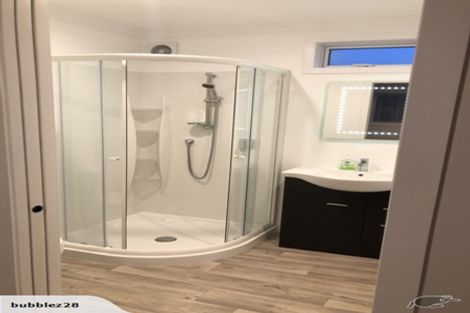 Photo of property in 5 Ngatoa Place, Glenfield, Auckland, 0629