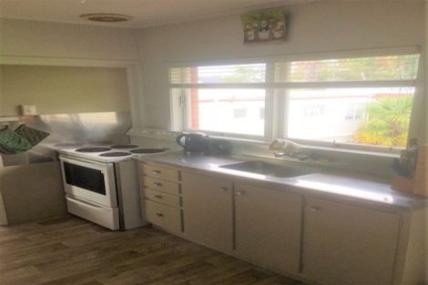 Photo of property in 2 Anne Road, Hillcrest, Auckland, 0627