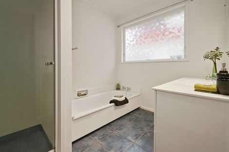Photo of property in 1/332 East Coast Road, Sunnynook, Auckland, 0632