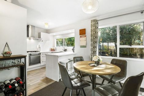 Photo of property in 1/6 Phillipa Place, Browns Bay, Auckland, 0630