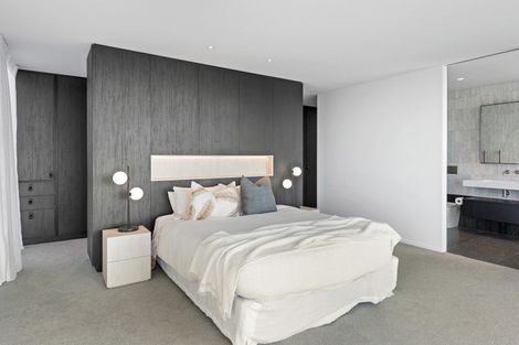 Photo of property in 32 Mount Pleasant Road, Mount Pleasant, Christchurch, 8081