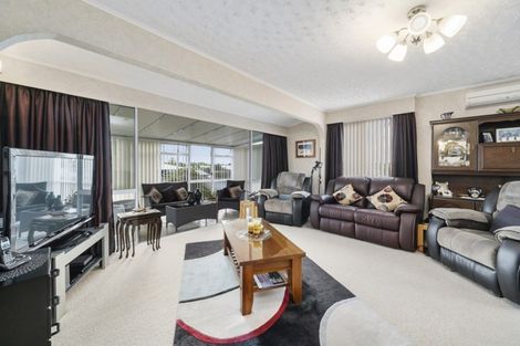 Photo of property in 22 Gray Avenue, Paraparaumu Beach, Paraparaumu, 5032