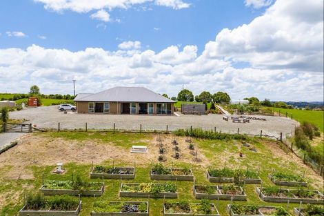 Photo of property in 24 Karakanui Road, Tinopai, Matakohe, 0593