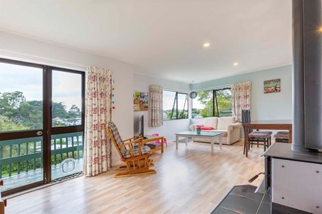 Photo of property in 17 Elizabeth Drive, West Harbour, Auckland, 0618