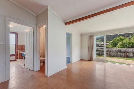 Photo of property in 24 Devon Street, Picton, 7220