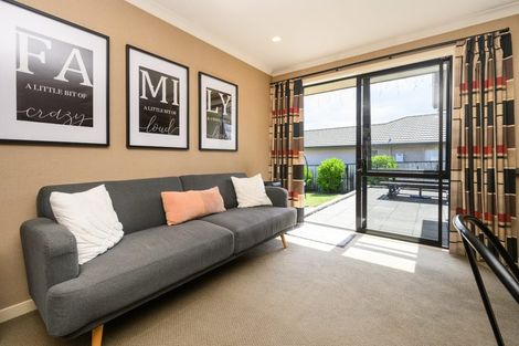 Photo of property in 19 Johnstone Drive, Fitzherbert, Palmerston North, 4410