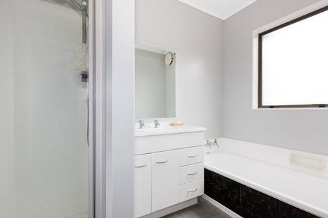 Photo of property in 4 Karoro Place, Paremata, Porirua, 5024