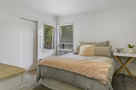 Photo of property in 1 Besley Place, Acacia Bay, Taupo, 3330