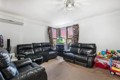 Photo of property in 2 Nogat Avenue, Papatoetoe, Auckland, 2025