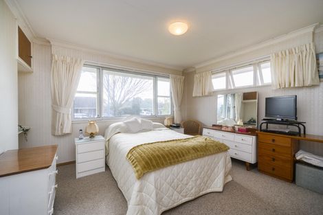 Photo of property in 6 Churchill Avenue, Hokowhitu, Palmerston North, 4410