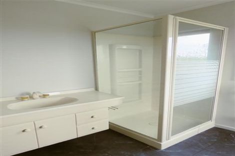 Photo of property in 25 Veale Road, Frankleigh Park, New Plymouth, 4310