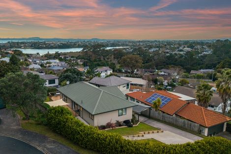 Photo of property in 9 Van Dyke Place, West Harbour, Auckland, 0618