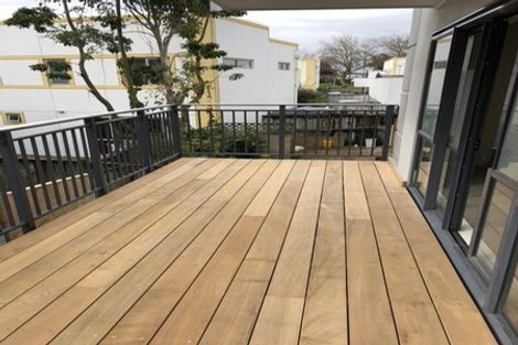 Photo of property in Krisley Court, 1/6 Ambrico Place, New Lynn, Auckland, 0600