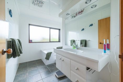 Photo of property in 109 Pomona Road, Ruby Bay, Upper Moutere, 7173