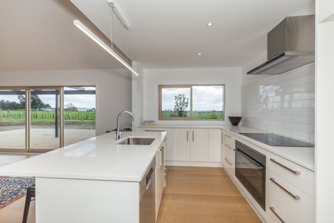 Photo of property in 435 Tararua Road, Levin, 5571