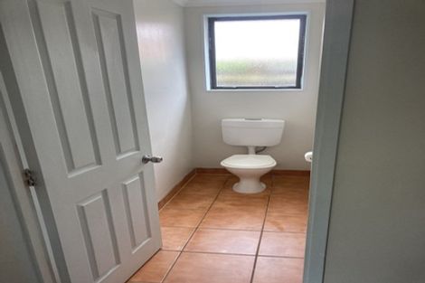 Photo of property in 10 Waldos Way, Mangere, Auckland, 2022