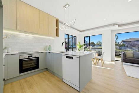 Photo of property in 71 Oreil Avenue, West Harbour, Auckland, 0618