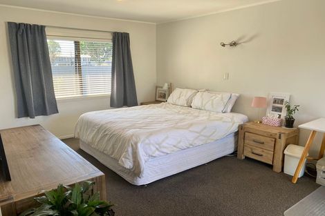Photo of property in 68 Bruce Mclaren Road, Henderson, Auckland, 0612