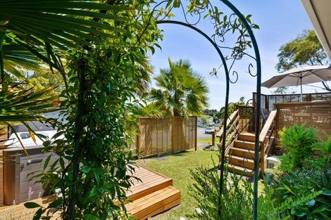 Photo of property in 1/5 Jenelin Road, Glendene, Auckland, 0602