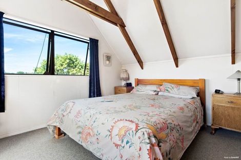 Photo of property in 1/8a West Lynn Road, Titirangi, Auckland, 0604