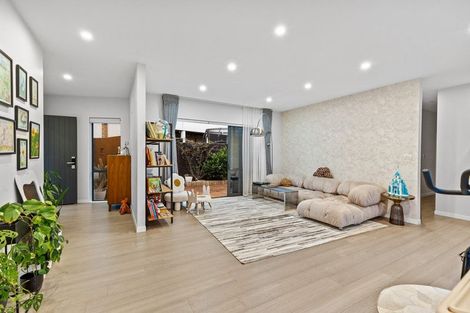 Photo of property in 26a Bernleigh Terrace, West Harbour, Auckland, 0618