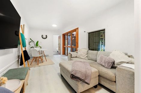 Photo of property in 73 Roberts Road, Matakatia, Whangaparaoa, 0930