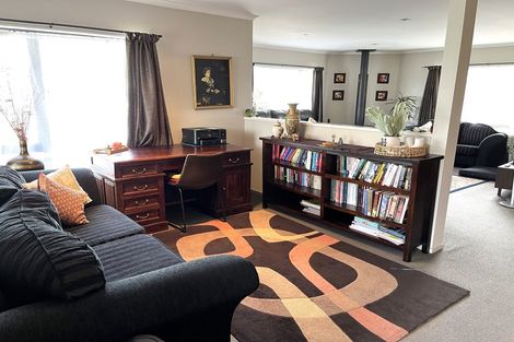 Photo of property in 2 Cosgrove Rise, Riverstone Terraces, Upper Hutt, 5018