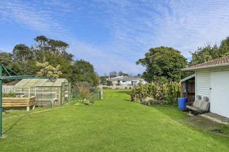 Photo of property in 21 Weraroa Road, Waverley, 4510
