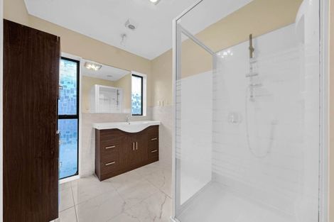 Photo of property in 2/7 Benygloe Place, Highland Park, Auckland, 2010