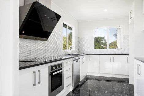 Photo of property in 22 Hartley Terrace, Massey, Auckland, 0614