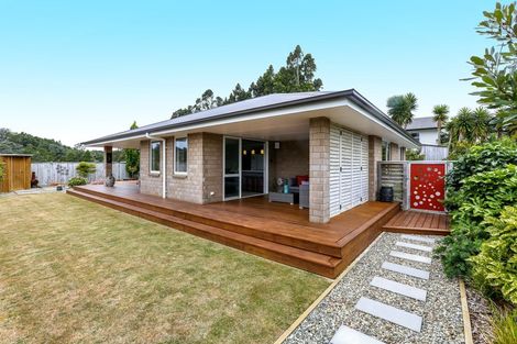 Photo of property in 86 Karamea Street, Whalers Gate, New Plymouth, 4310