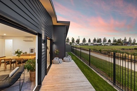 Photo of property in 11 Hurunui Drive, Te Awa, Napier, 4110