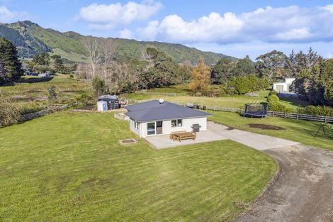 Photo of property in 105 Peka Peka Road, Peka Peka, Waikanae, 5391