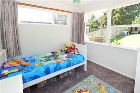 Photo of property in 17 Kathleen Street, Totara Vale, Auckland, 0627