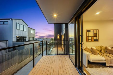 Photo of property in 9c Catalina Crescent, Forrest Hill, Auckland, 0620