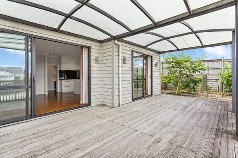 Photo of property in 101 Medallion Drive, Oteha, Auckland, 0632