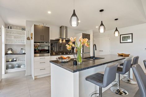 Photo of property in 29 Awatea Drive, Whitianga, 3510