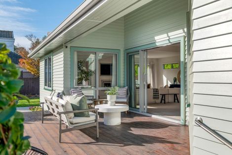 Photo of property in 100 Memorial Avenue, Ilam, Christchurch, 8053