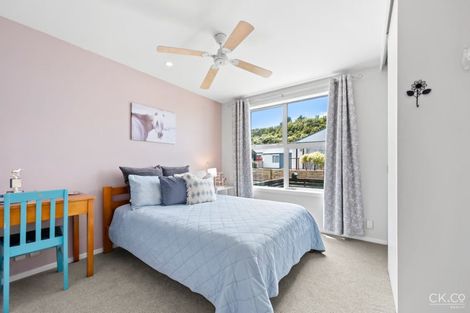 Photo of property in 22 Otonga Heights, Maungaraki, Lower Hutt, 5010